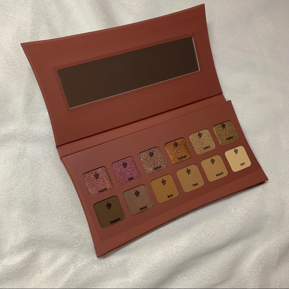 ILLAMASQUA Unveiled Artistry Eyeshadow Palette - Picture 2 of 11